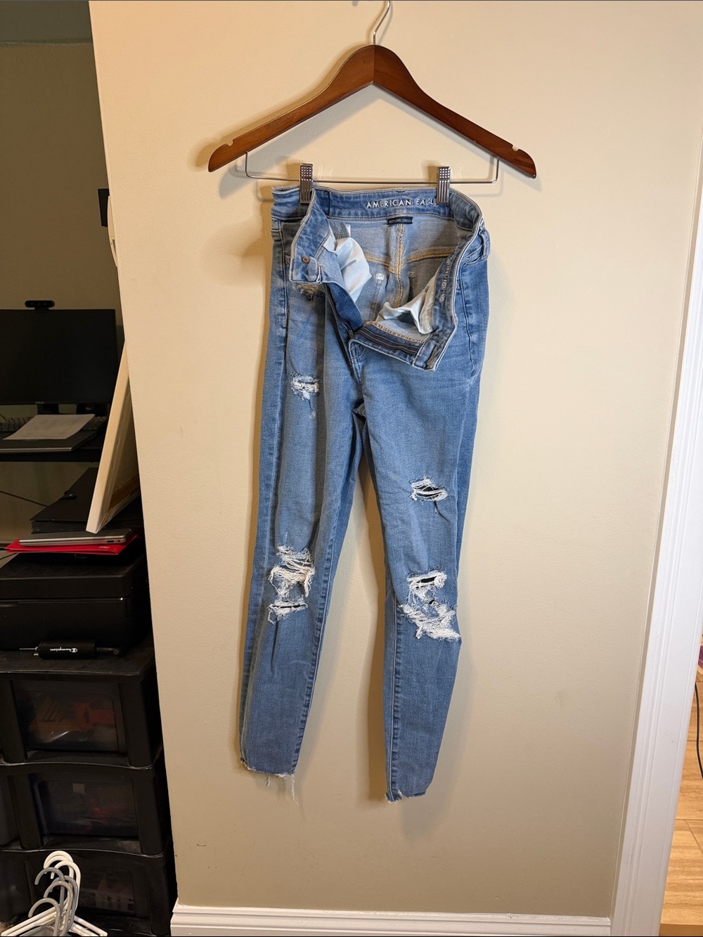 American Eagle Outfitters Light Blue Distressed Skinny Jeans